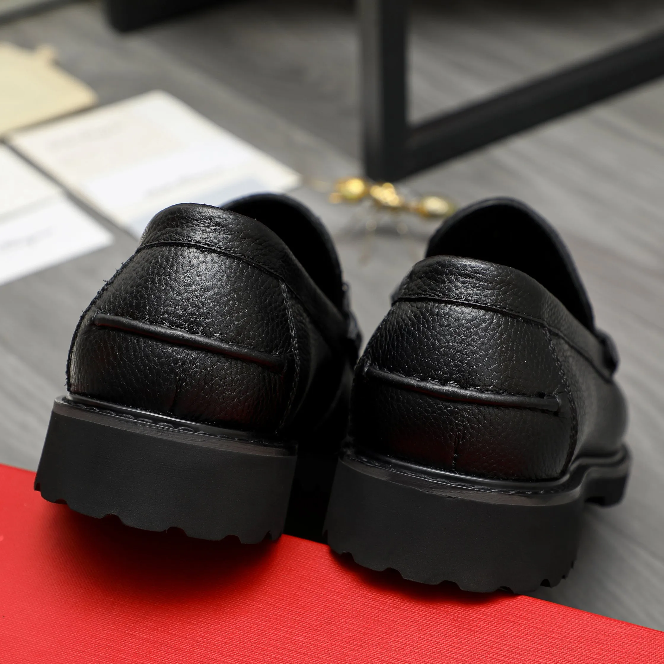 Men's shoes 💰442 Product trademark: Ferragamo "Ferragamo" business formal leather shoes Regular size: 38-46 (45.46 is custom-made and non-returnable) Product materials: Selected pebbled cowhide upper, cowhide lining, non-slip rubber outsole
